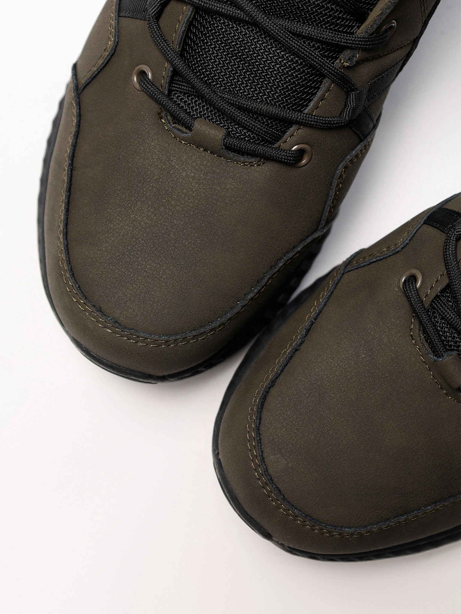 Ботинки цвета хаки на средней рельефной подошве